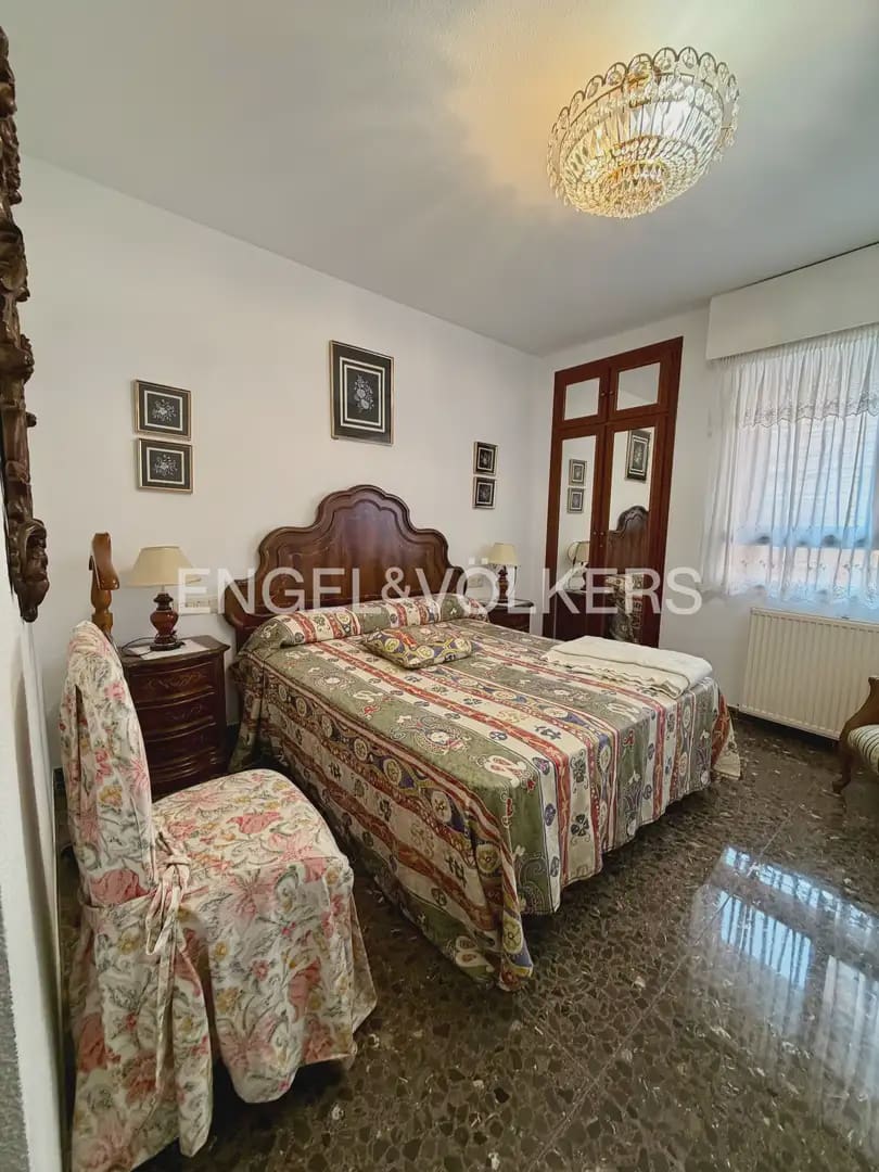 4 makuuhuone Asunto vuokrattavana paikassa Valencia kaupunki mukana 
autotalli - 1 900 € (Ref: 9897880)