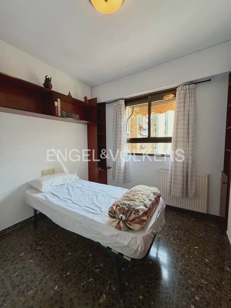 4 makuuhuone Asunto vuokrattavana paikassa Valencia kaupunki mukana 
autotalli - 1 900 € (Ref: 9897880)