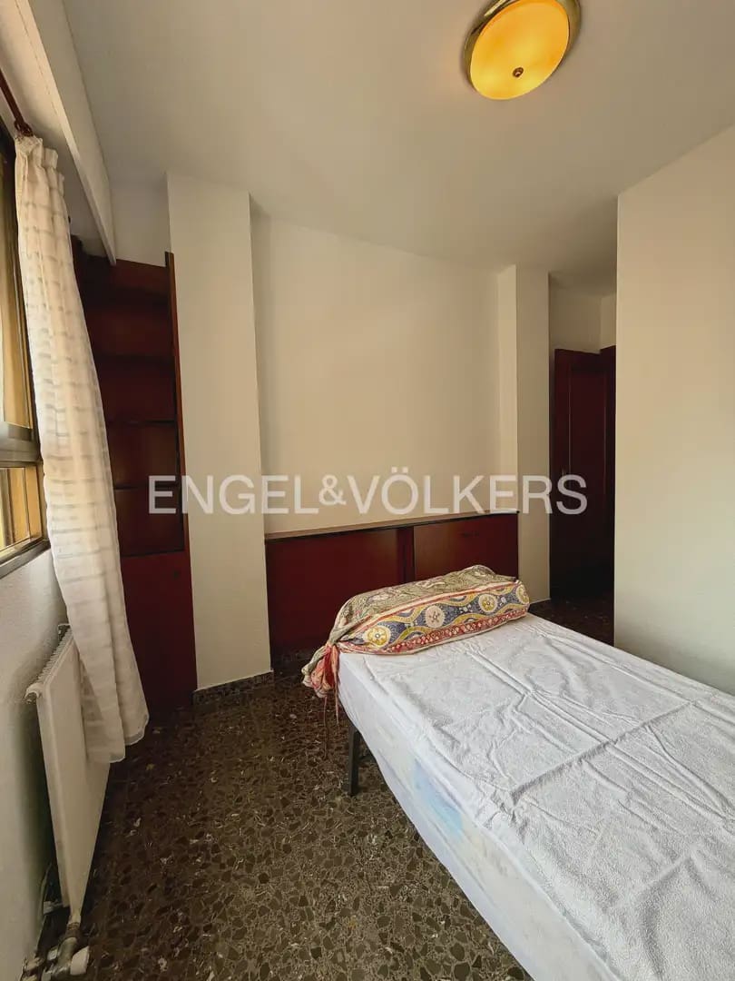 4 makuuhuone Asunto vuokrattavana paikassa Valencia kaupunki mukana 
autotalli - 1 900 € (Ref: 9897880)