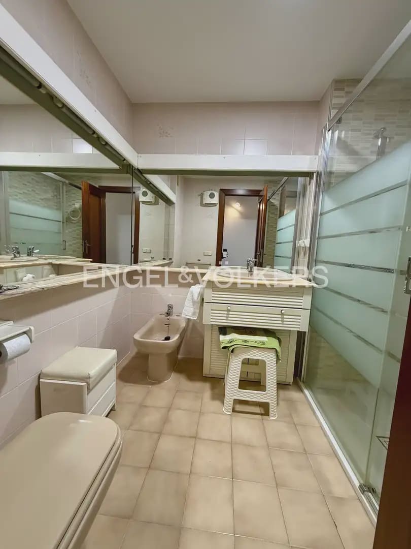 4 makuuhuone Asunto vuokrattavana paikassa Valencia kaupunki mukana 
autotalli - 1 900 € (Ref: 9897880)