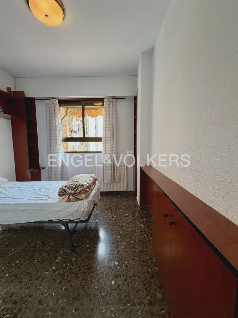 4 makuuhuone Asunto vuokrattavana paikassa Valencia kaupunki mukana 
autotalli - 1 900 € (Ref: 9897880)
