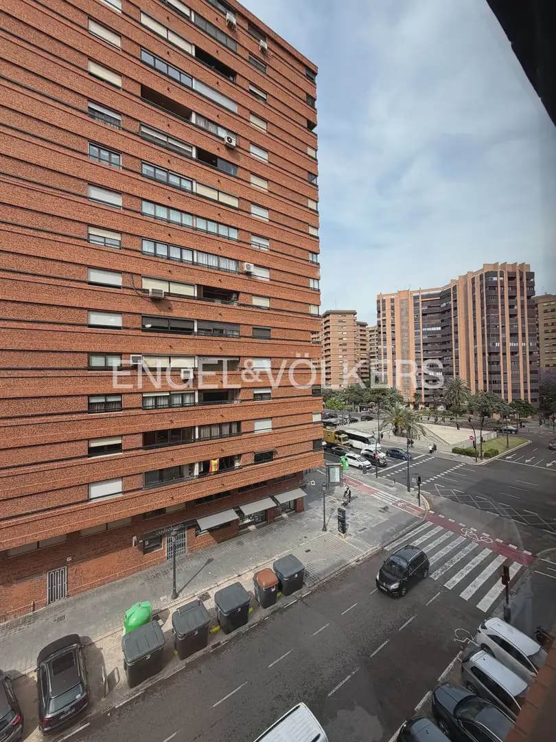 4 makuuhuone Asunto vuokrattavana paikassa Valencia kaupunki mukana 
autotalli - 1 900 € (Ref: 9897880)