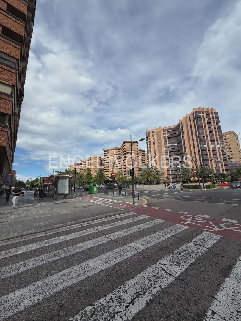 4 makuuhuone Asunto vuokrattavana paikassa Valencia kaupunki mukana 
autotalli - 1 900 € (Ref: 9897880)