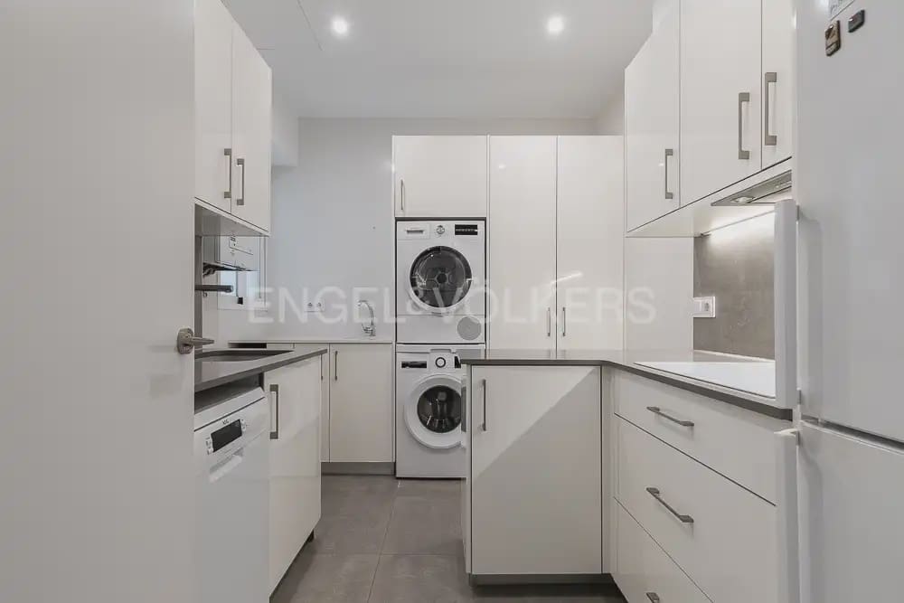 3 quarto Apartamento para arrendar em Valencia cidade - 2 300 € (Ref: 9897886)