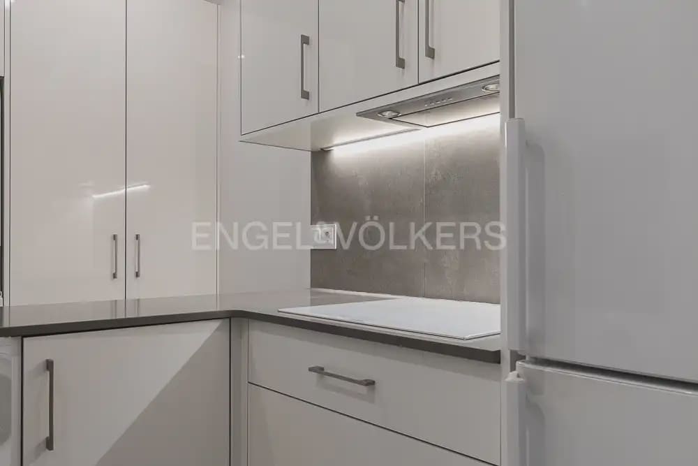 3 quarto Apartamento para arrendar em Valencia cidade - 2 300 € (Ref: 9897886)