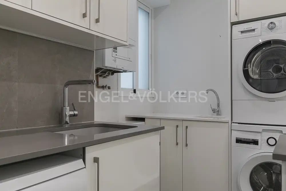 3 quarto Apartamento para arrendar em Valencia cidade - 2 300 € (Ref: 9897886)