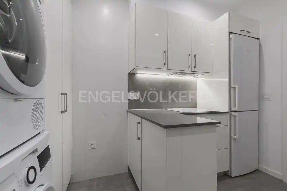 3 quarto Apartamento para arrendar em Valencia cidade - 2 300 € (Ref: 9897886)
