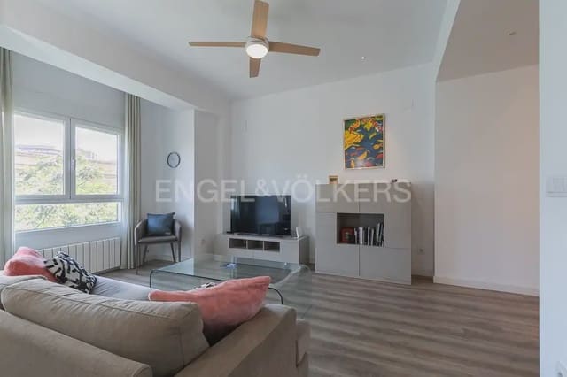 3 makuuhuone Asunto vuokrattavana paikassa Exposicio, Valencia kaupunki - 2 300 € (Ref: 9897886)