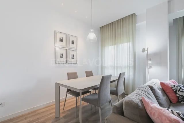 3 makuuhuone Asunto vuokrattavana paikassa Exposicio, Valencia kaupunki - 2 300 € (Ref: 9897886)