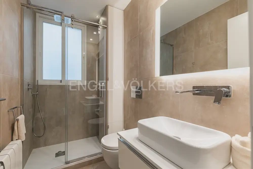 3 quarto Apartamento para arrendar em Valencia cidade - 2 300 € (Ref: 9897886)