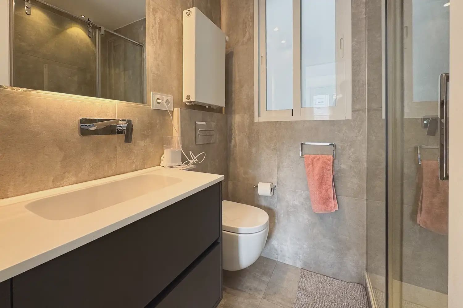3 quarto Apartamento para arrendar em Valencia cidade - 2 300 € (Ref: 9897886)