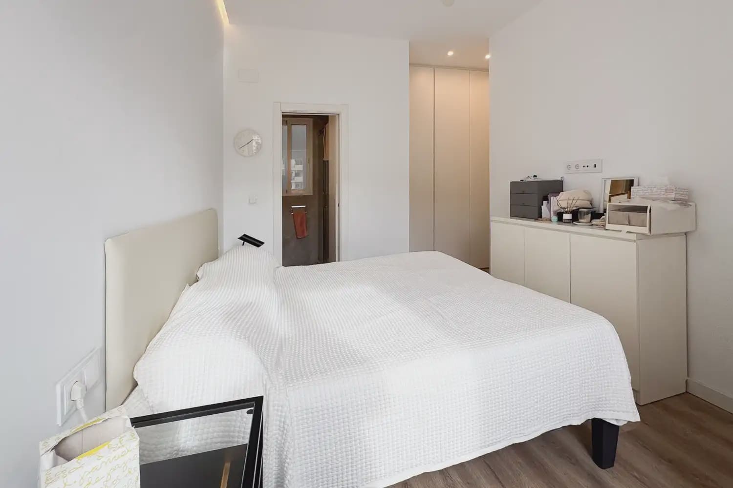 3 quarto Apartamento para arrendar em Valencia cidade - 2 300 € (Ref: 9897886)