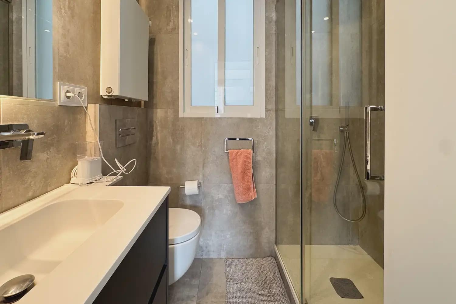 3 quarto Apartamento para arrendar em Valencia cidade - 2 300 € (Ref: 9897886)