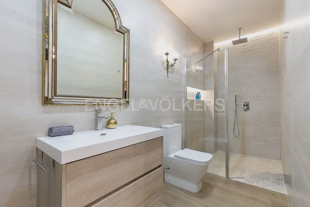 1 sypialnia Mieszkanie do wynajęcia w Miasto Walencja - 1 500 € (Ref: 9897887)