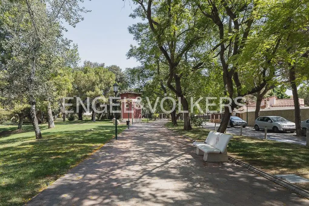 Działka budowlana na sprzedaż w L'Eliana - 380 000 € (Ref: 9897888)