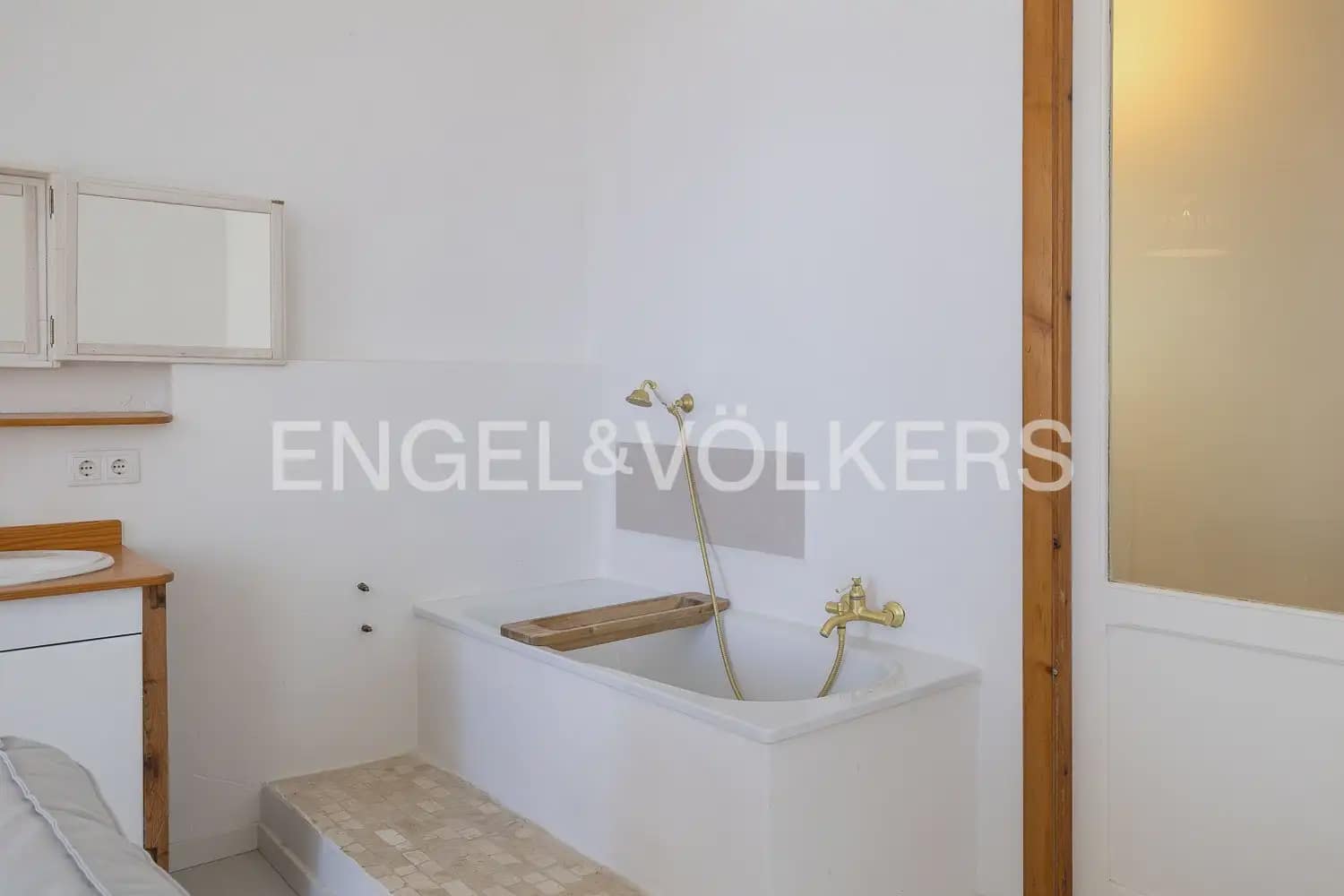 Piso de 2 habitaciones en València ciudad en alquiler - 3.000 € (Ref: 9897891)