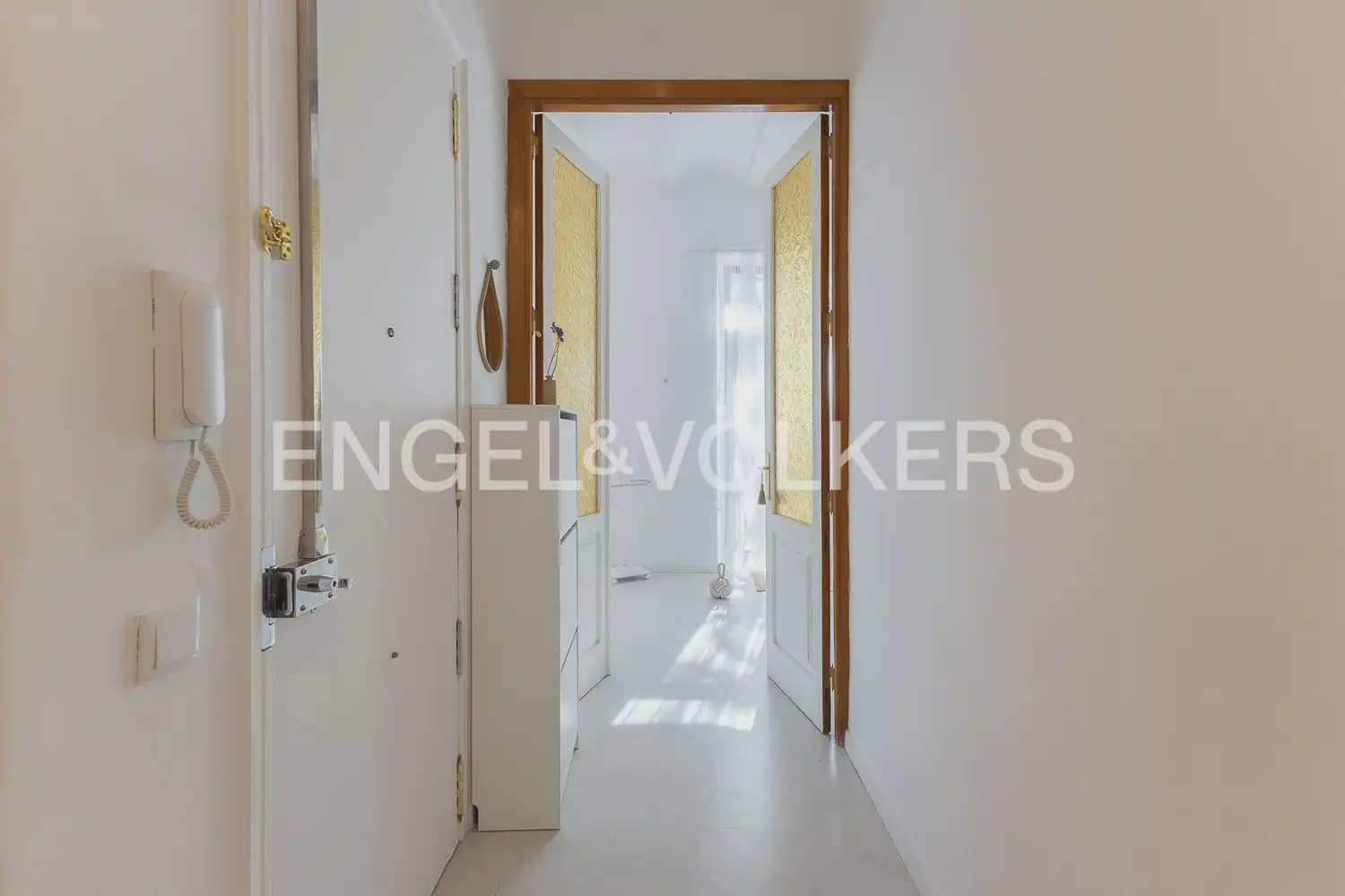 Piso de 2 habitaciones en València ciudad en alquiler - 3.000 € (Ref: 9897891)