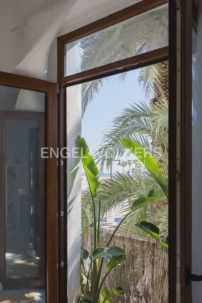 Piso de 2 habitaciones en València ciudad en alquiler - 3.000 € (Ref: 9897891)