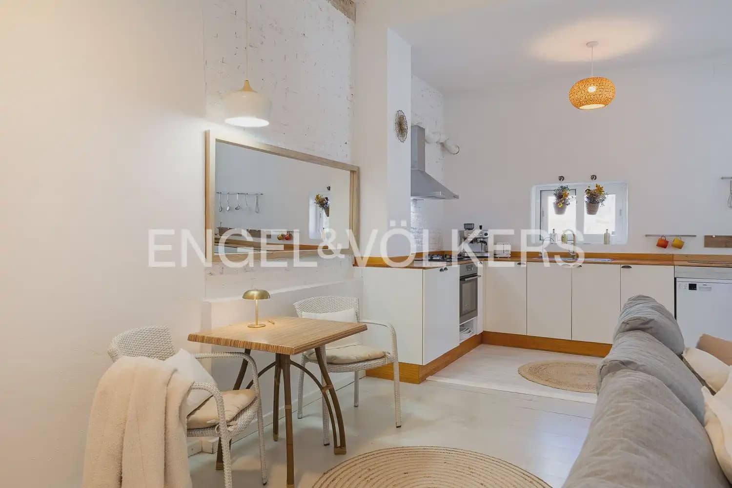 Piso de 2 habitaciones en València ciudad en alquiler - 3.000 € (Ref: 9897891)