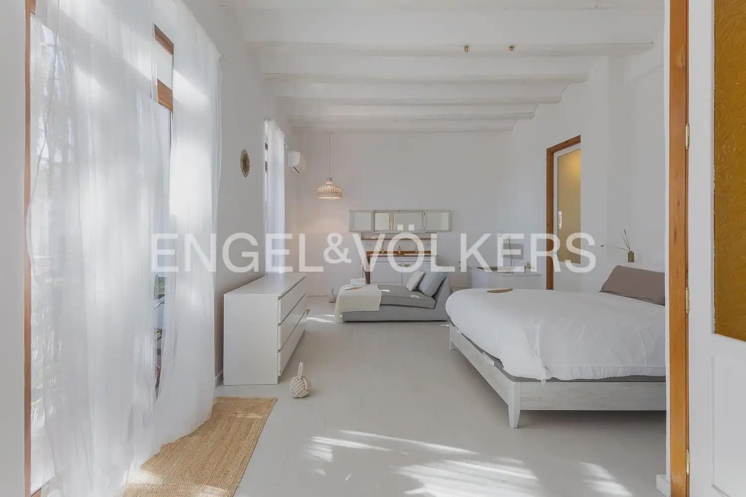 Piso de 2 habitaciones en València ciudad en alquiler - 3.000 € (Ref: 9897891)
