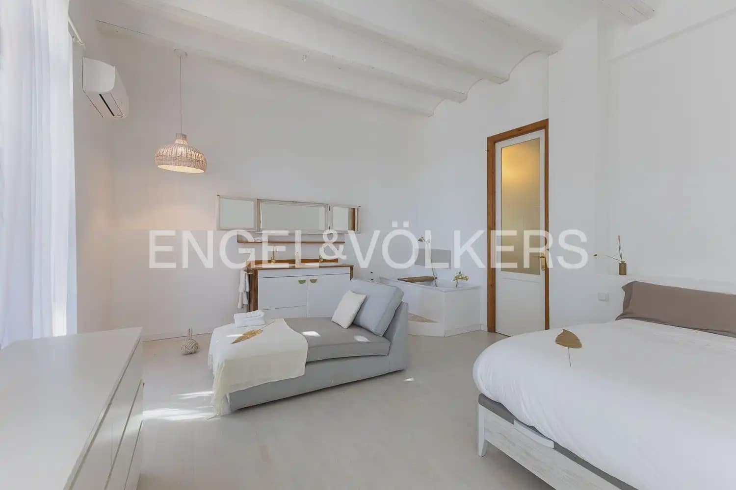Piso de 2 habitaciones en València ciudad en alquiler - 3.000 € (Ref: 9897891)