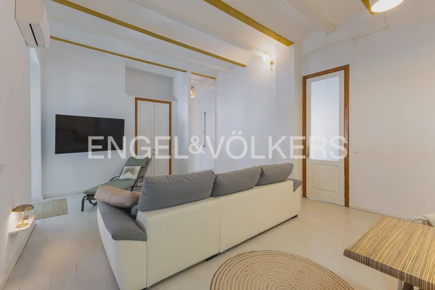 Piso de 2 habitaciones en València ciudad en alquiler - 3.000 € (Ref: 9897891)