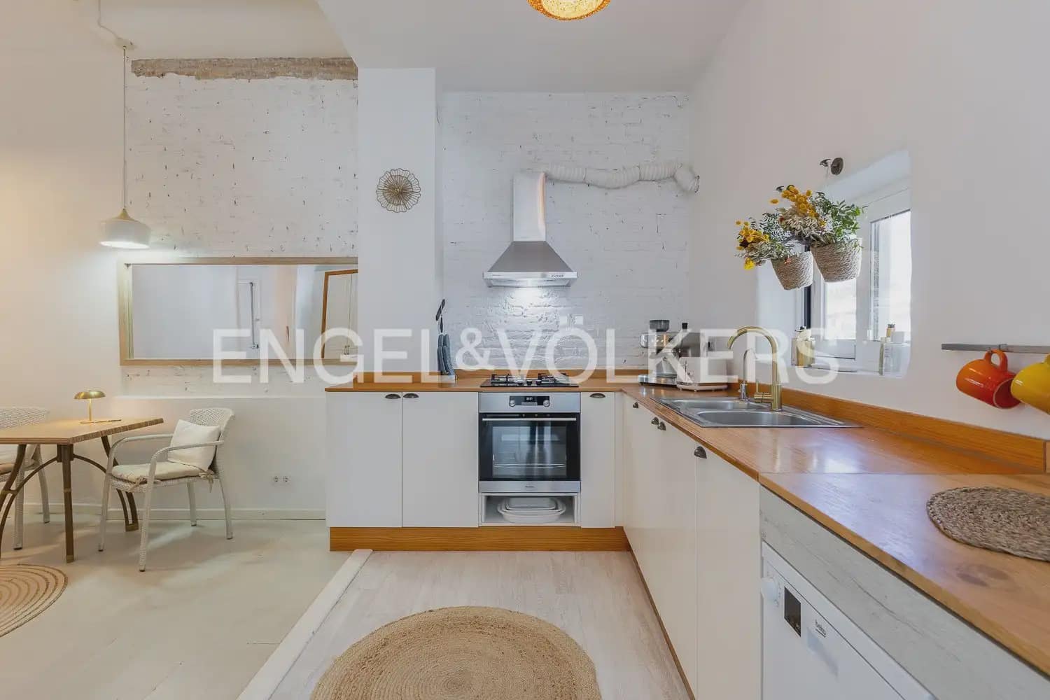 Piso de 2 habitaciones en València ciudad en alquiler - 3.000 € (Ref: 9897891)