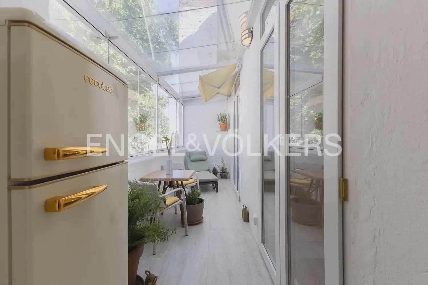 Piso de 2 habitaciones en València ciudad en alquiler - 3.000 € (Ref: 9897891)