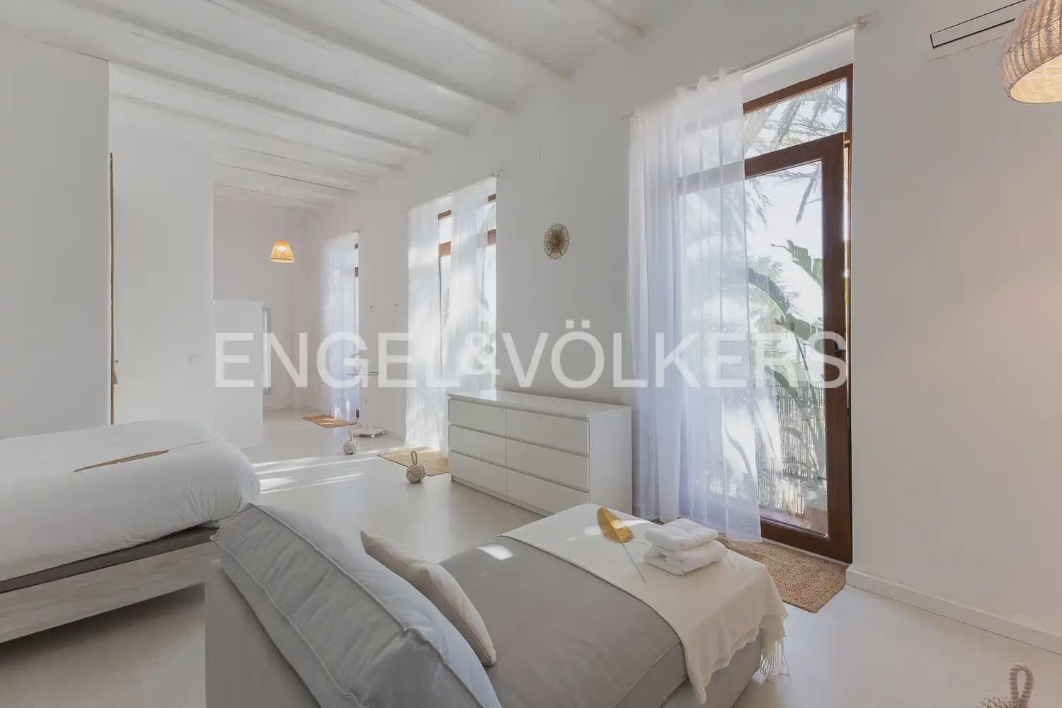 Piso de 2 habitaciones en València ciudad en alquiler - 3.000 € (Ref: 9897891)