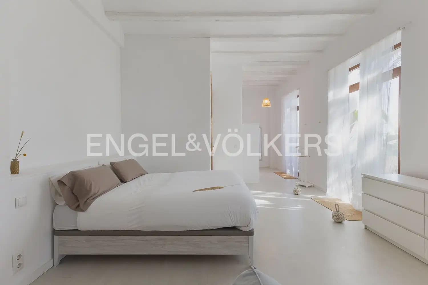 Piso de 2 habitaciones en València ciudad en alquiler - 3.000 € (Ref: 9897891)