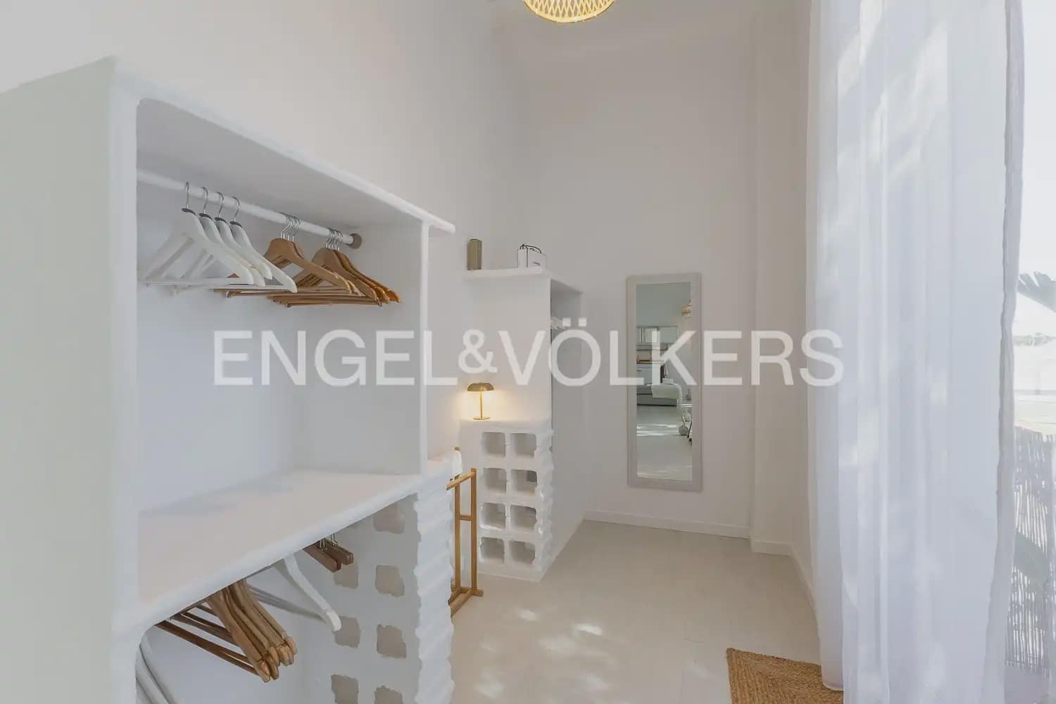 Piso de 2 habitaciones en València ciudad en alquiler - 3.000 € (Ref: 9897891)