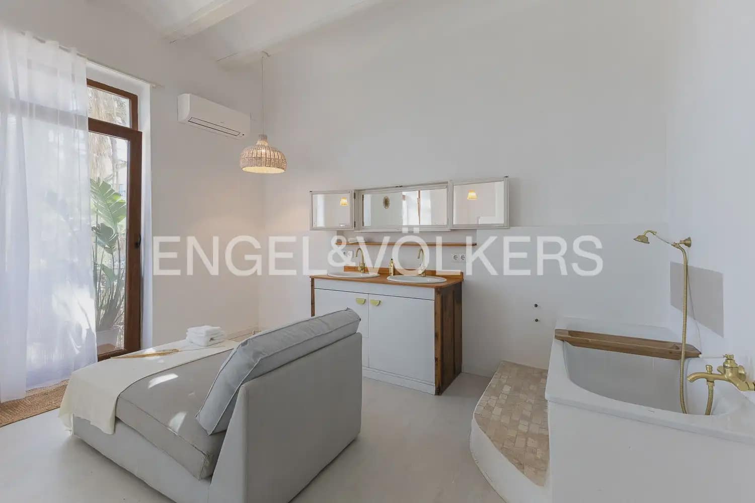 Piso de 2 habitaciones en València ciudad en alquiler - 3.000 € (Ref: 9897891)