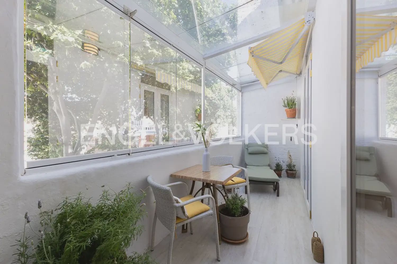 Piso de 2 habitaciones en València ciudad en alquiler - 3.000 € (Ref: 9897891)