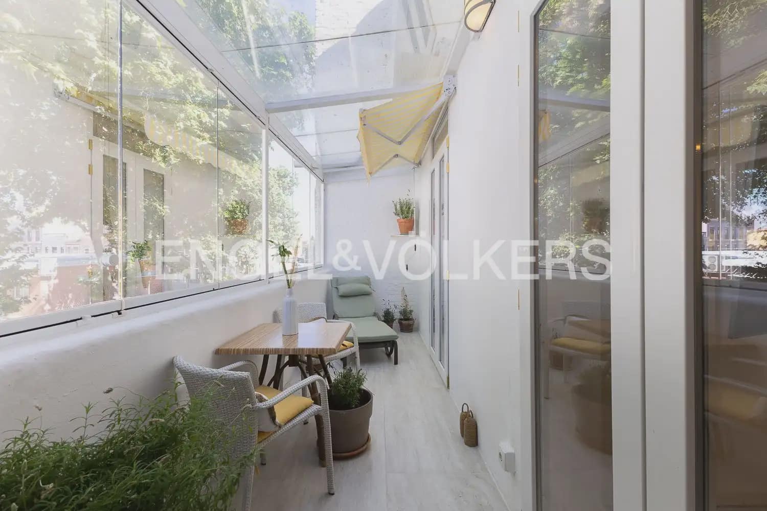 Piso de 2 habitaciones en València ciudad en alquiler - 3.000 € (Ref: 9897891)