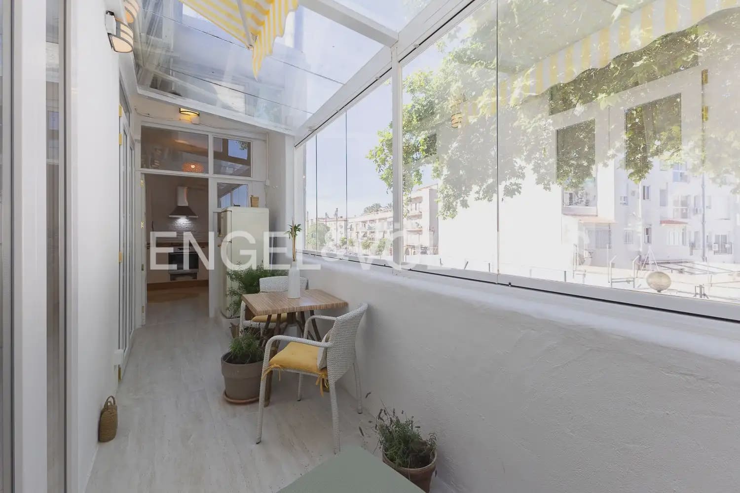 Piso de 2 habitaciones en València ciudad en alquiler - 3.000 € (Ref: 9897891)