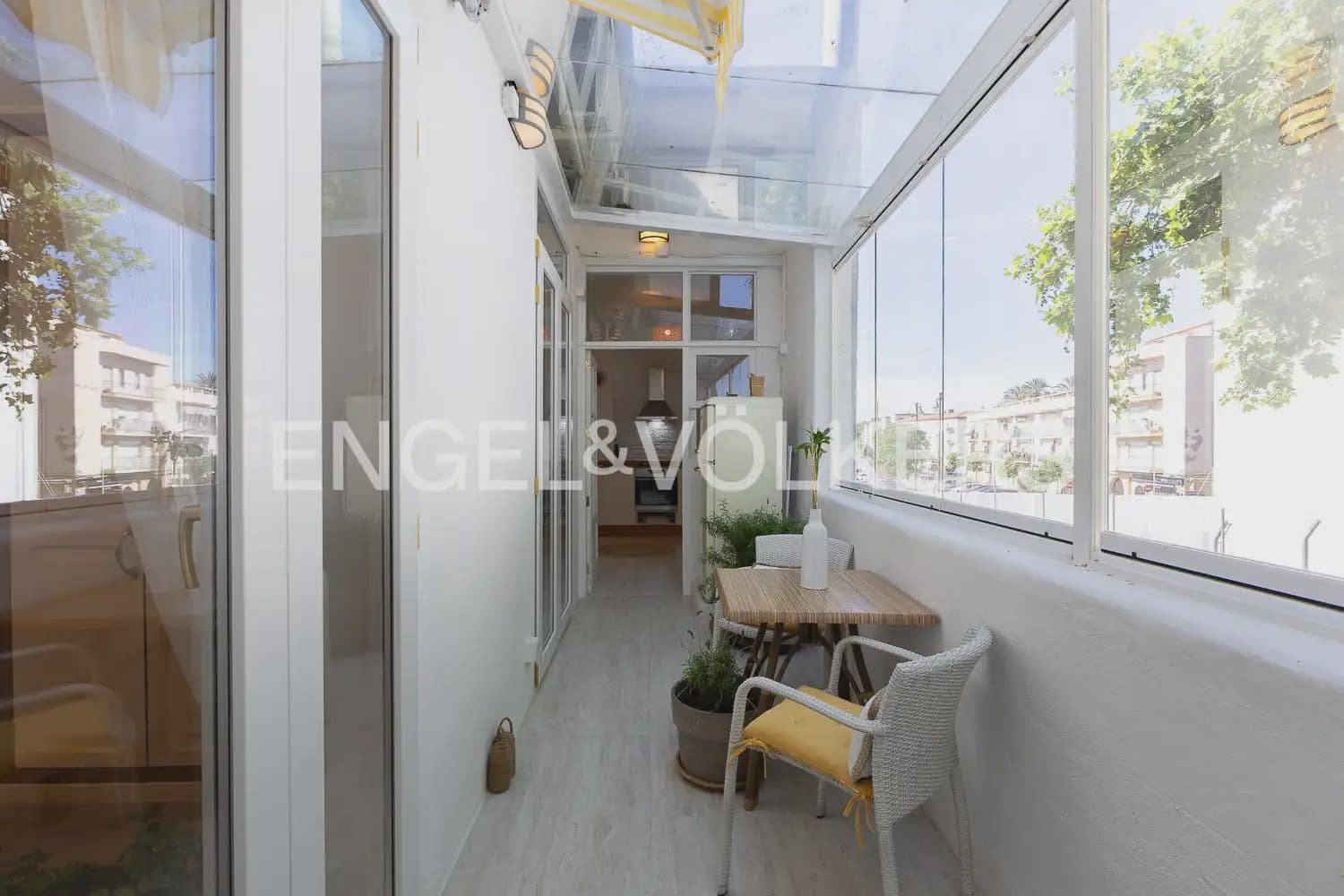Piso de 2 habitaciones en València ciudad en alquiler - 3.000 € (Ref: 9897891)