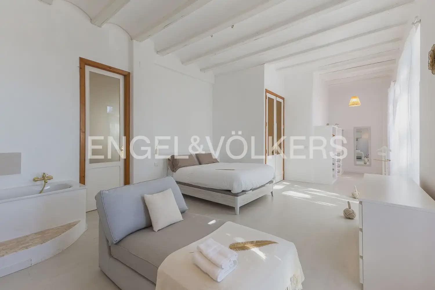 Piso de 2 habitaciones en València ciudad en alquiler - 3.000 € (Ref: 9897891)