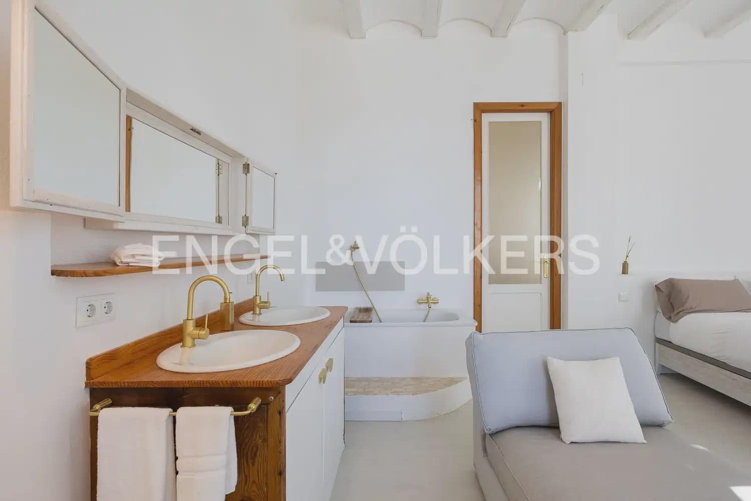 Piso de 2 habitaciones en València ciudad en alquiler - 3.000 € (Ref: 9897891)