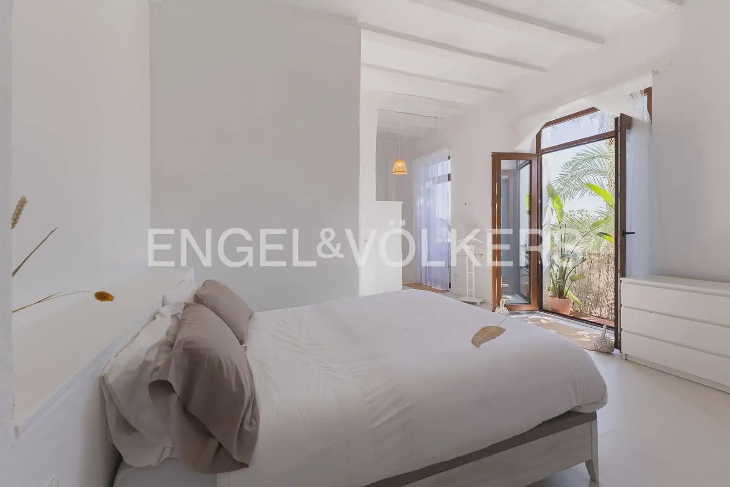 Piso de 2 habitaciones en València ciudad en alquiler - 3.000 € (Ref: 9897891)