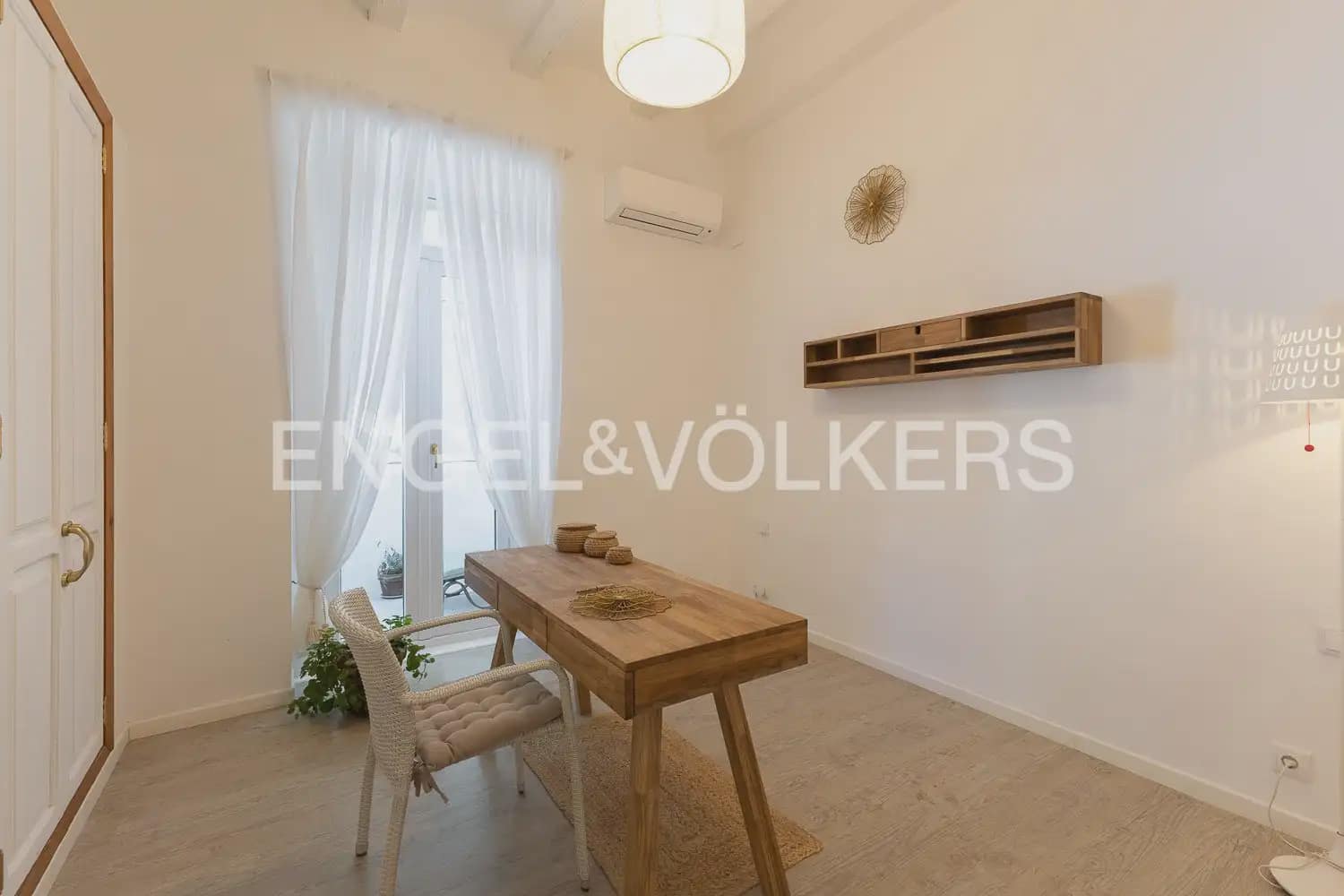 Piso de 2 habitaciones en València ciudad en alquiler - 3.000 € (Ref: 9897891)