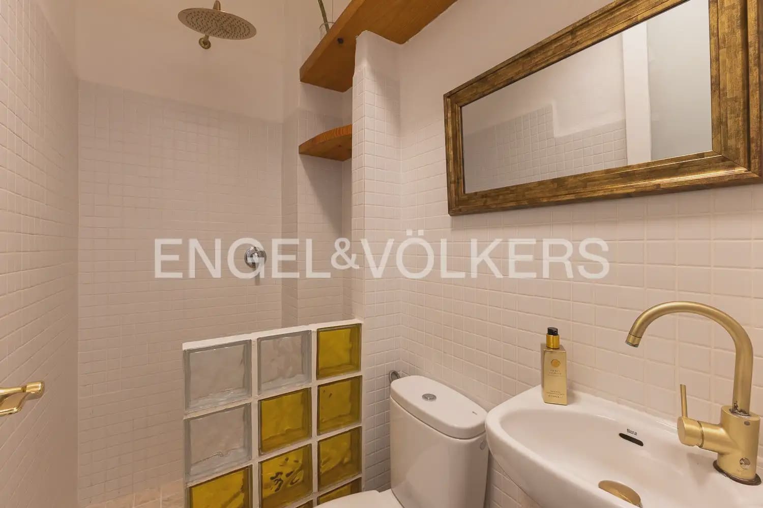 Piso de 2 habitaciones en València ciudad en alquiler - 3.000 € (Ref: 9897891)