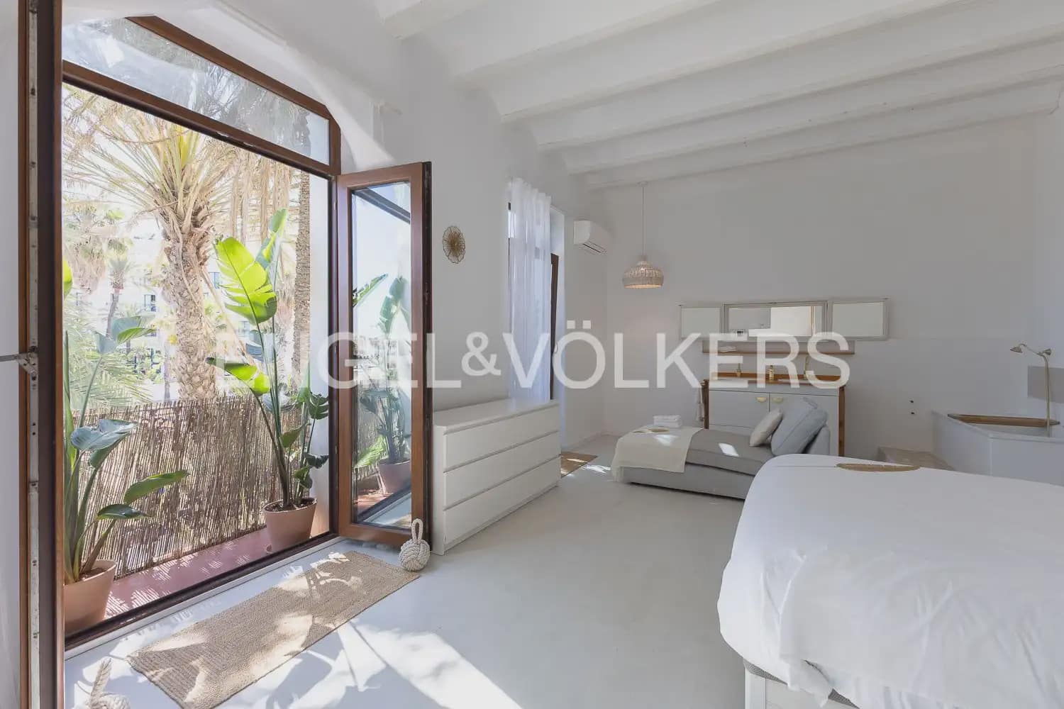 Piso de 2 habitaciones en València ciudad en alquiler - 3.000 € (Ref: 9897891)