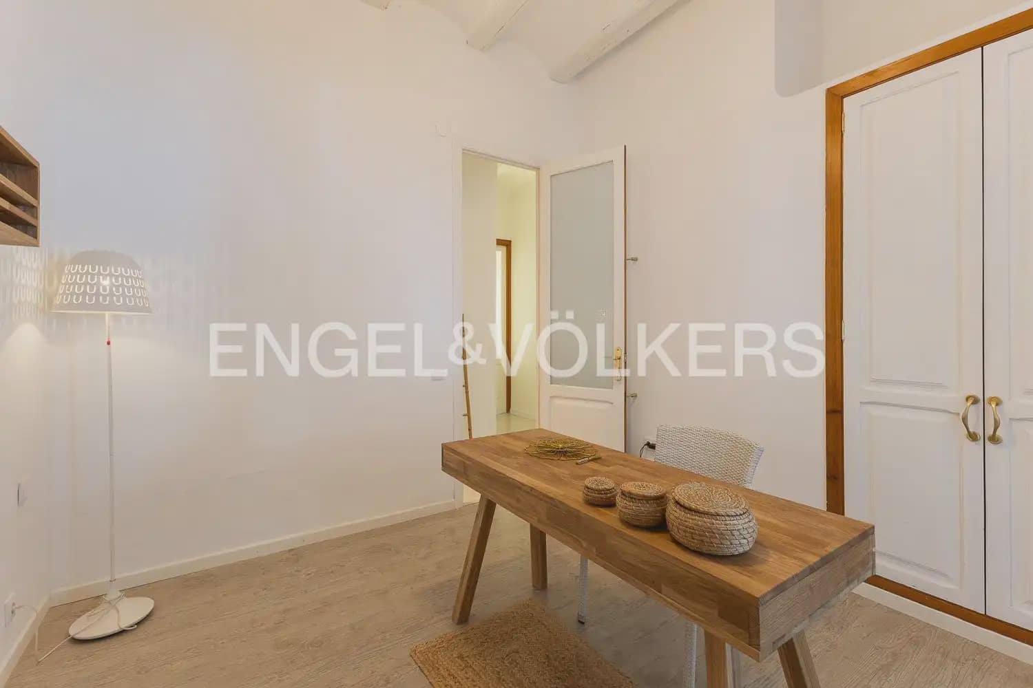 Piso de 2 habitaciones en València ciudad en alquiler - 3.000 € (Ref: 9897891)