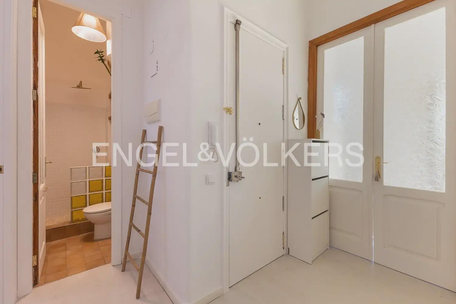 Piso de 2 habitaciones en València ciudad en alquiler - 3.000 € (Ref: 9897891)