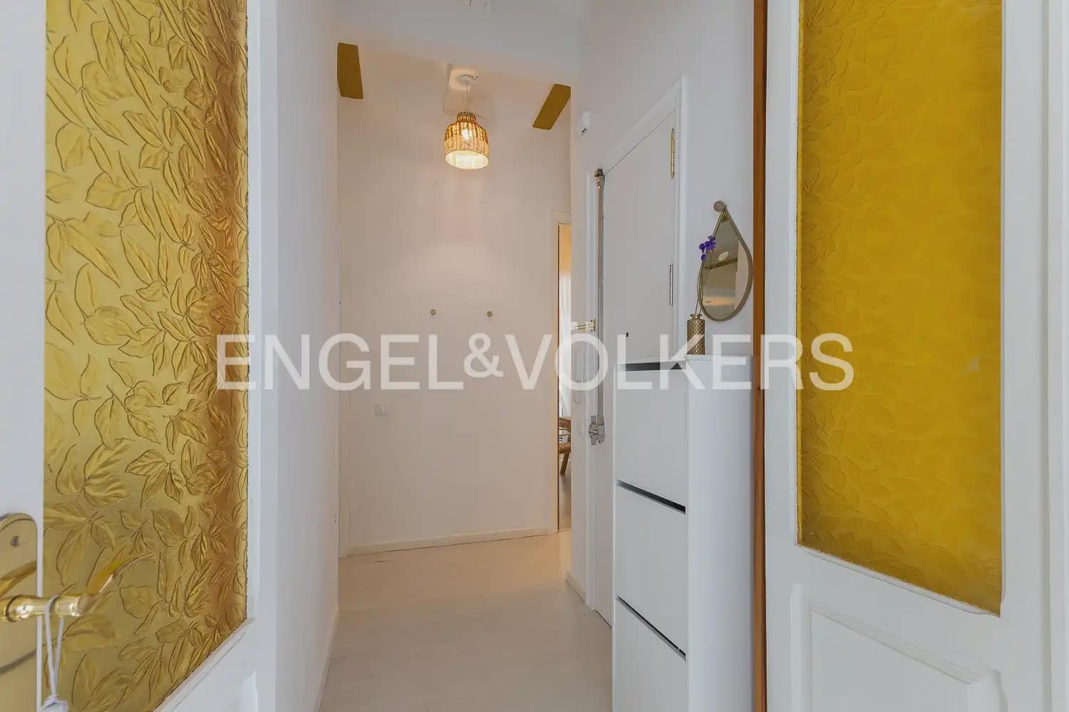 Piso de 2 habitaciones en València ciudad en alquiler - 3.000 € (Ref: 9897891)