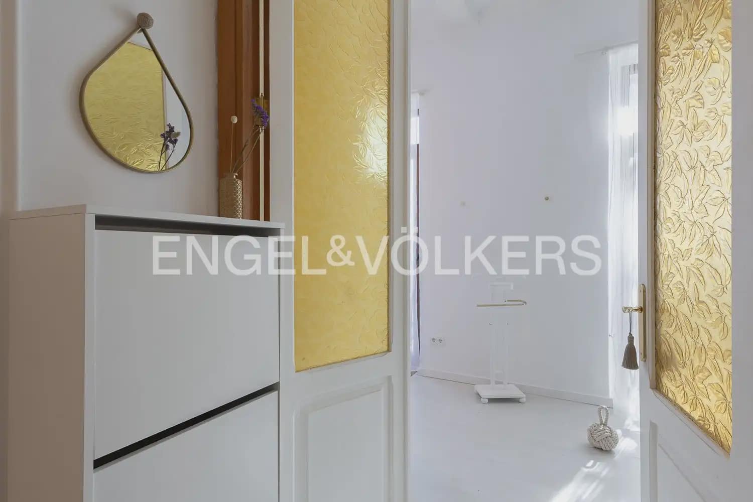 Piso de 2 habitaciones en València ciudad en alquiler - 3.000 € (Ref: 9897891)