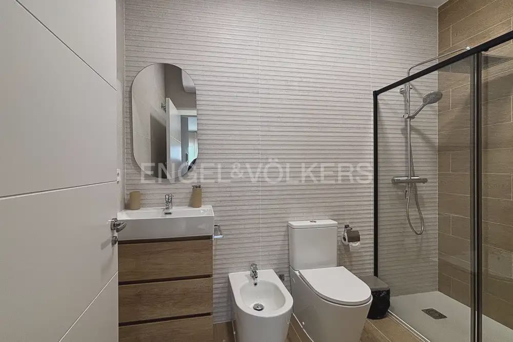 Appartement de 1 chambre à louer à Valence ville avec piscine - 2 200 € (Ref: 9897898)