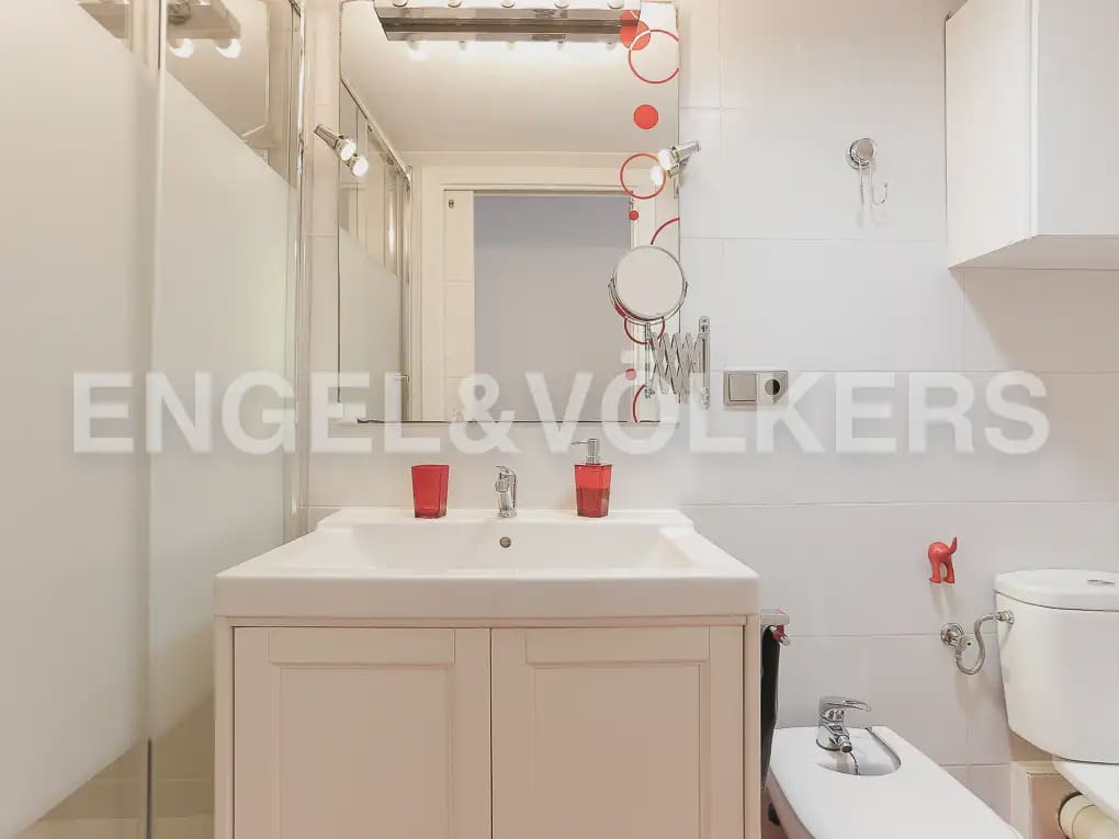 2 makuuhuone Asunto vuokrattavana paikassa Valencia kaupunki - 1 300 € (Ref: 9897899)