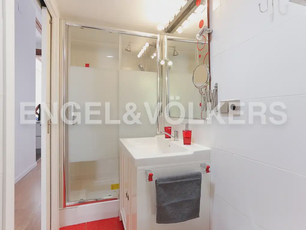 2 makuuhuone Asunto vuokrattavana paikassa Valencia kaupunki - 1 300 € (Ref: 9897899)