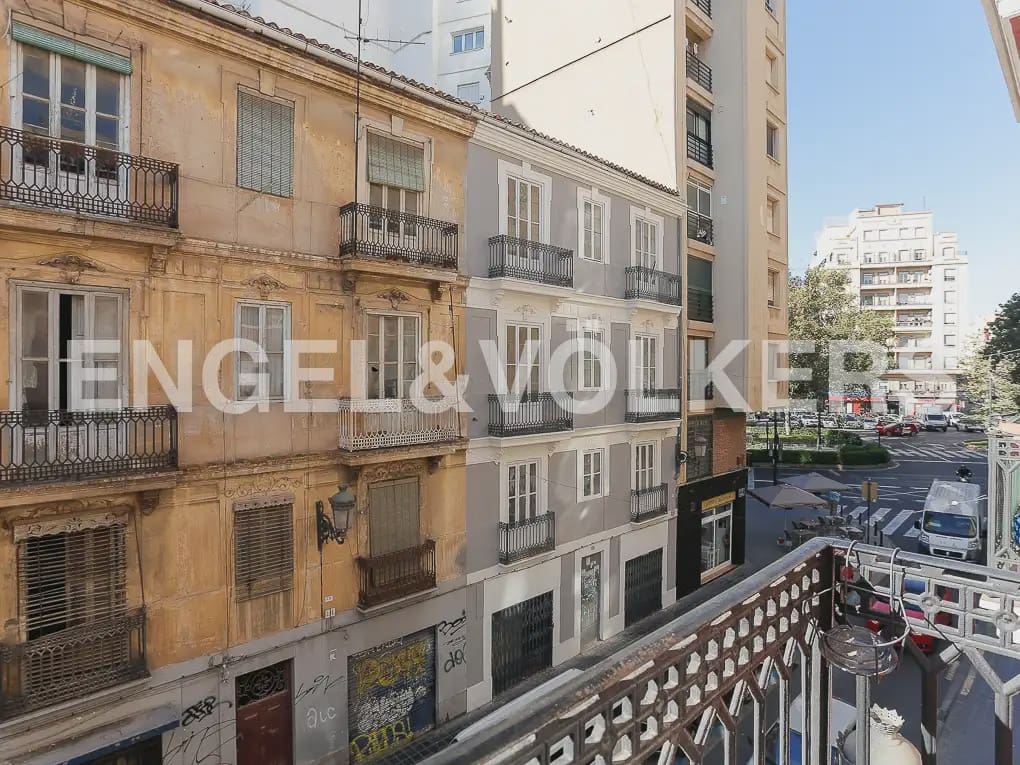2 makuuhuone Asunto vuokrattavana paikassa Valencia kaupunki - 1 300 € (Ref: 9897899)
